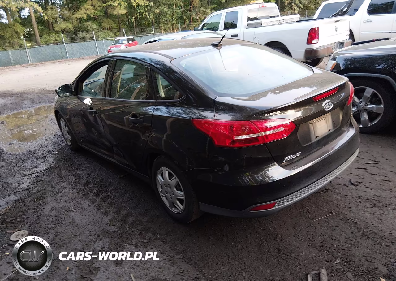 2015 Ford Focus S VIN:1FADP3E25FL377929 - 3