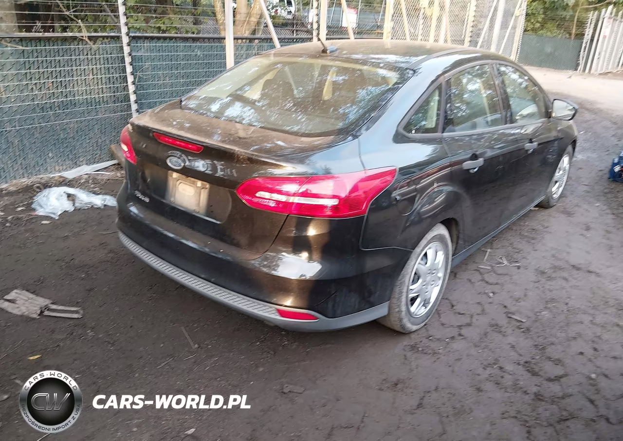 2015 Ford Focus S VIN:1FADP3E25FL377929 - 4