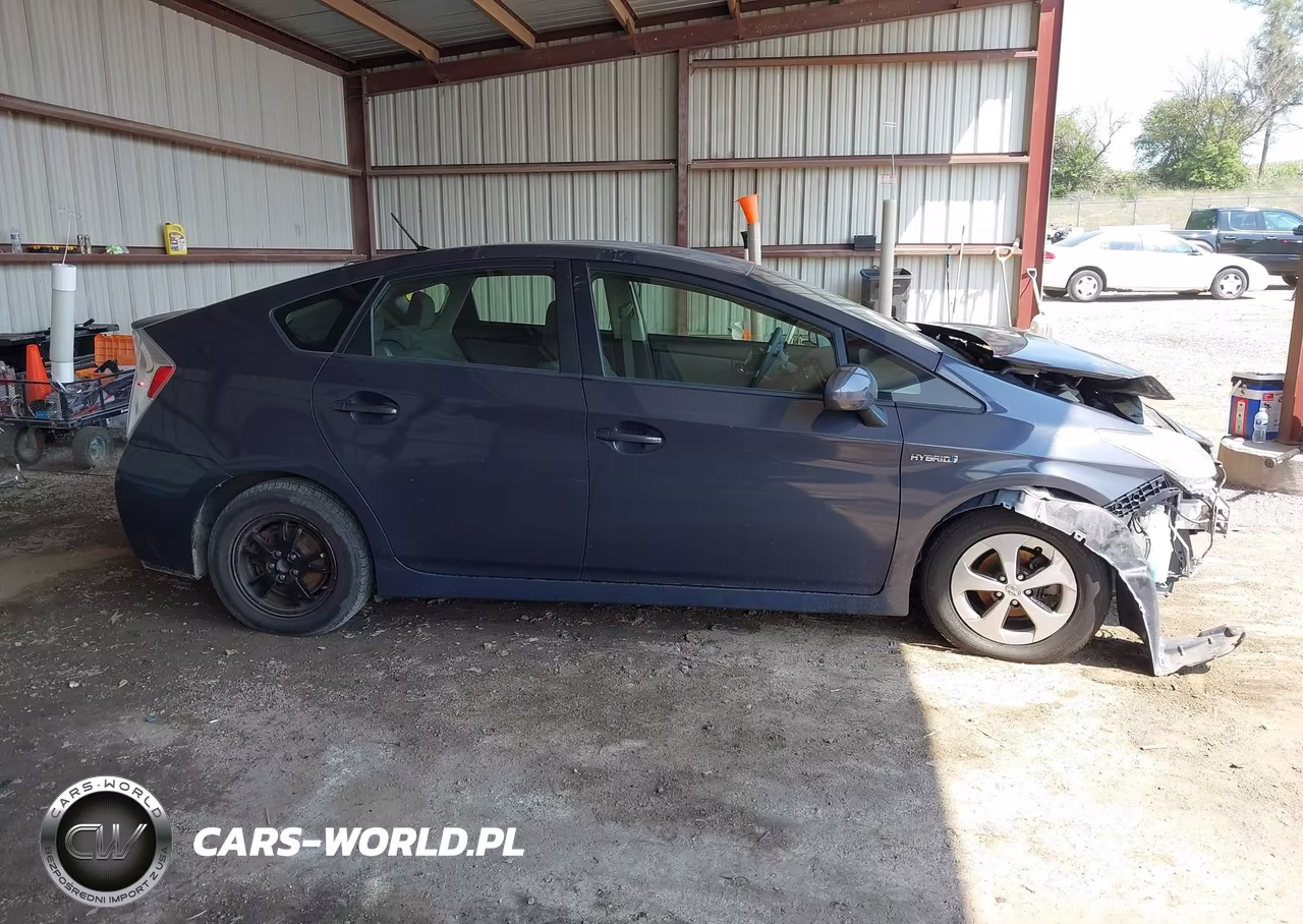 2013 Toyota Prius Two VIN:JTDKN3DU5D5557830 - 12