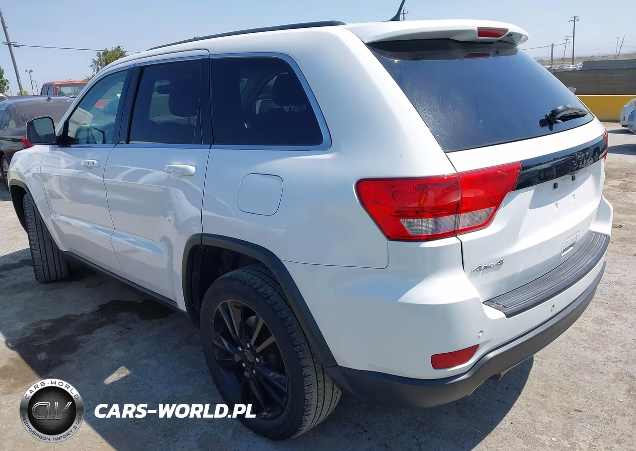 2013 Jeep Grand Cherokee Laredo Altitude VIN:1C4RJFAT3DC562110 - 3