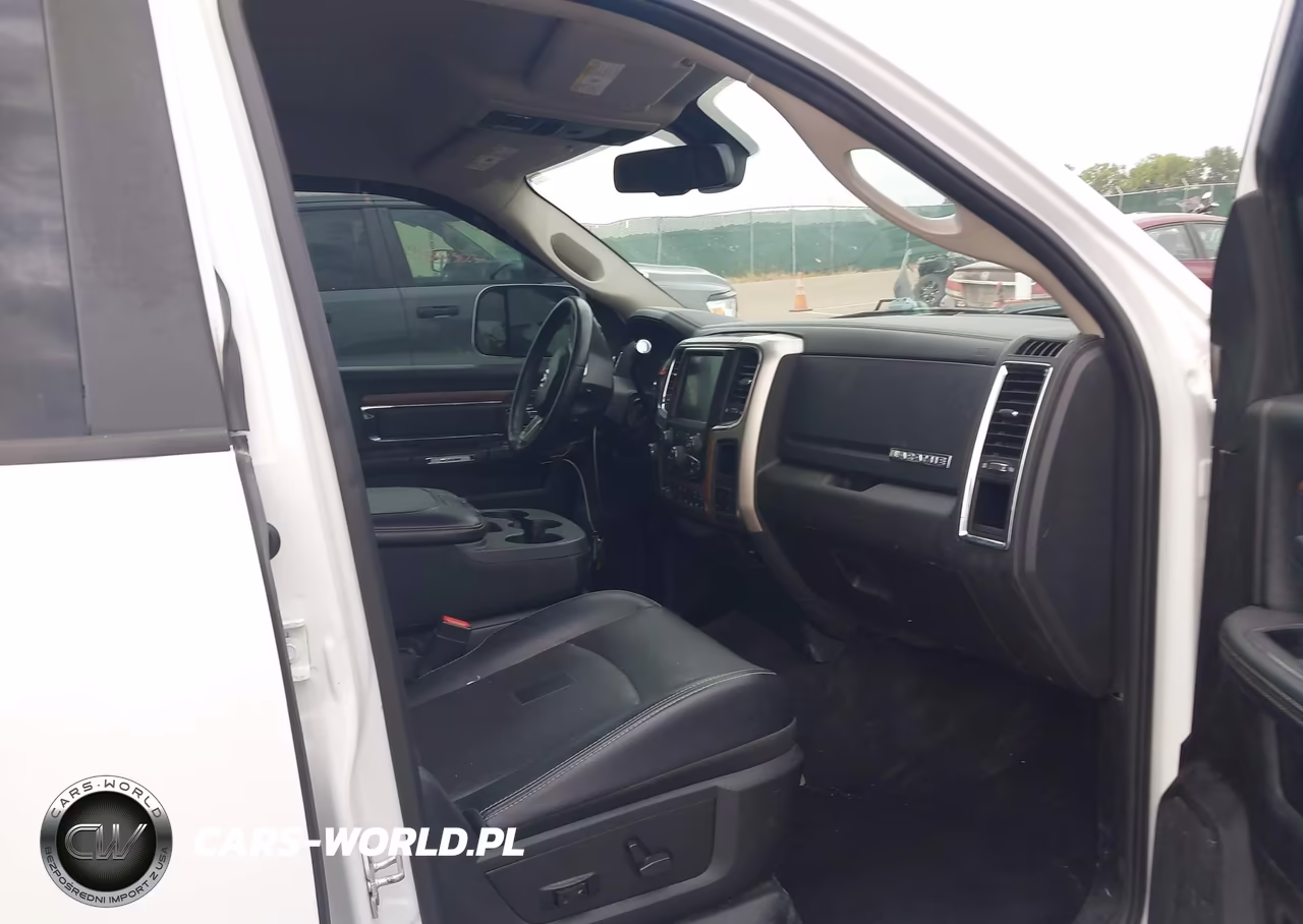 2017 Ram 2500 Laramie 4X4 6'4 Box VIN:3C6UR5FJ7HG532221 - 5