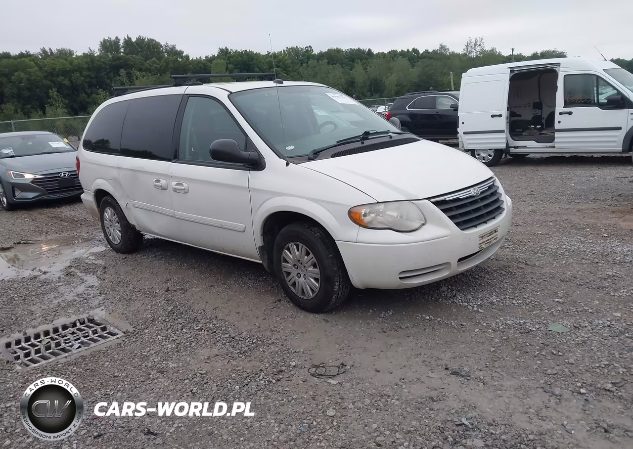 2005 Chrysler Town & Country Lx