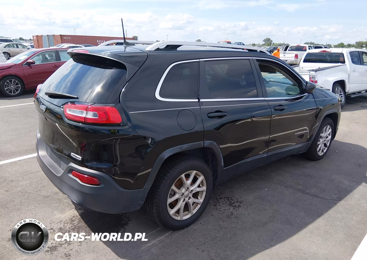 2017 Jeep Cherokee Latitude VIN:1C4PJLCB2HW541442 - 4