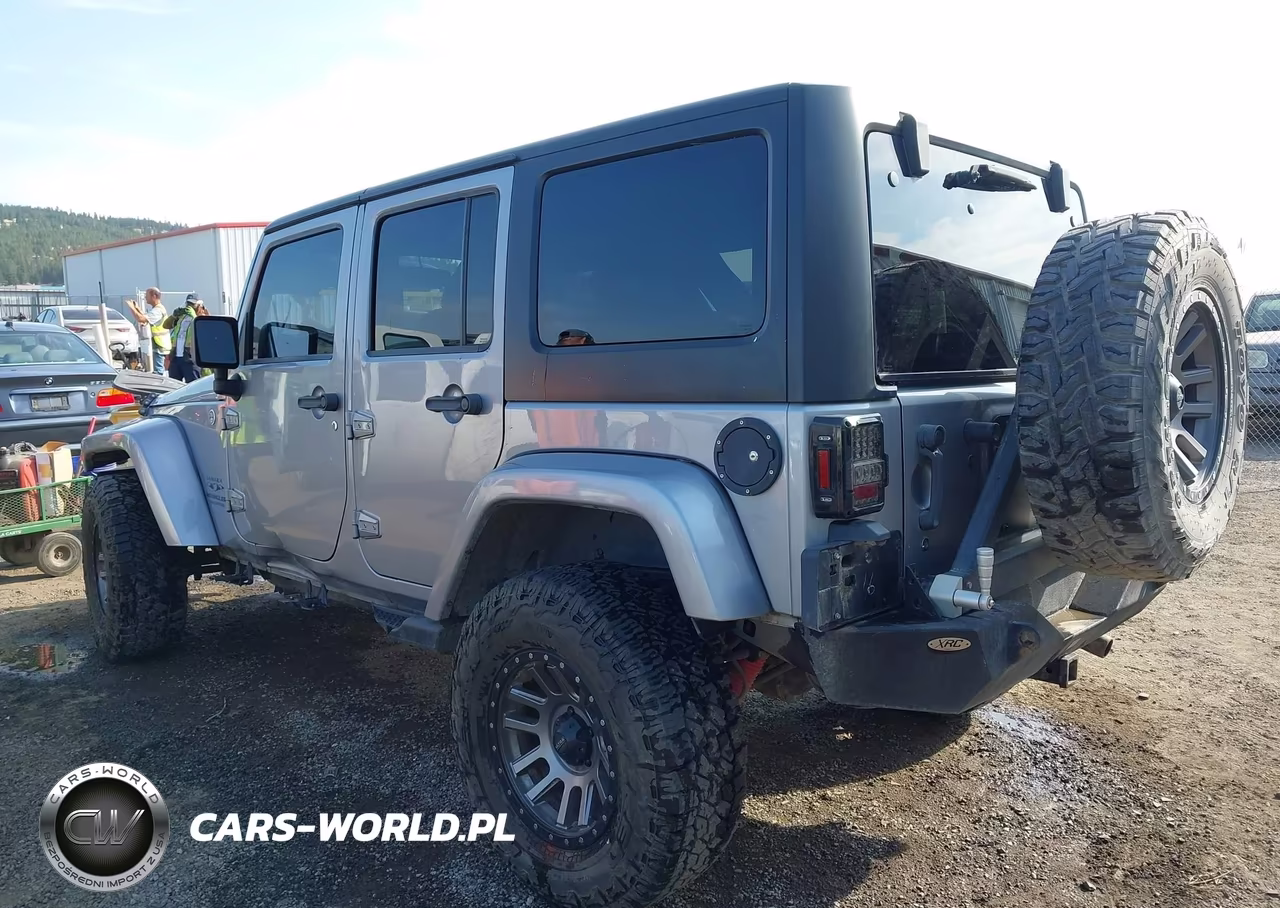 2014 Jeep Wrangler Unlimited Sahara VIN:1C4BJWEG0EL173425 - 3
