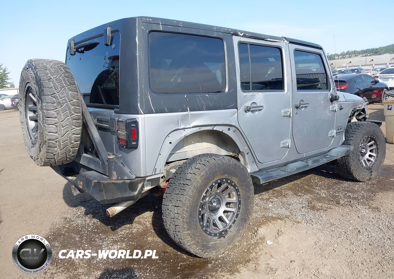 2014 Jeep Wrangler Unlimited Sahara VIN:1C4BJWEG0EL173425 - 4