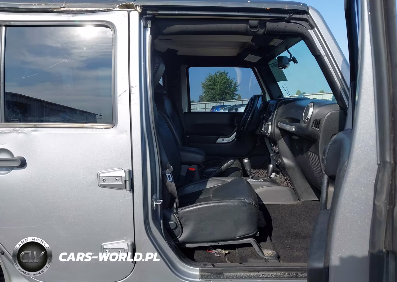 2014 Jeep Wrangler Unlimited Sahara VIN:1C4BJWEG0EL173425 - 5