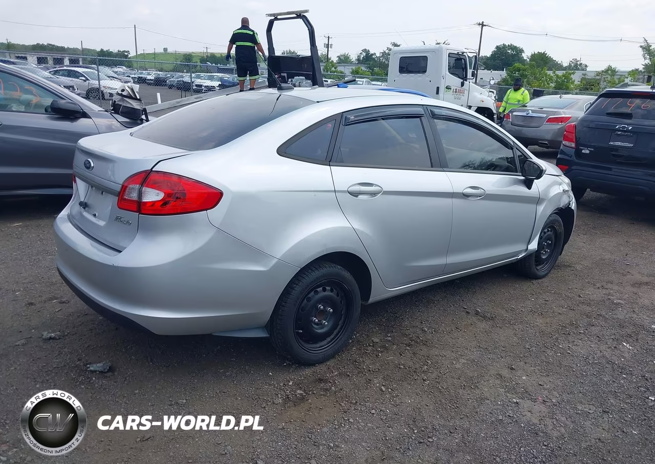 2013 Ford Fiesta S VIN:3FADP4AJ5DM153493 - 4