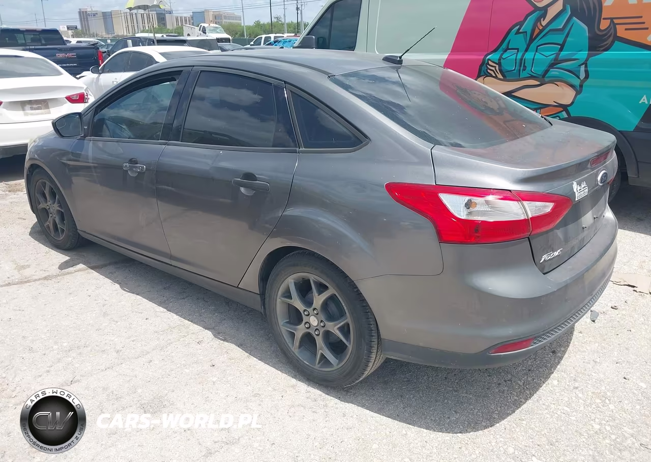 2013 Ford Focus S VIN:1FADP3E28DL372575 - 3
