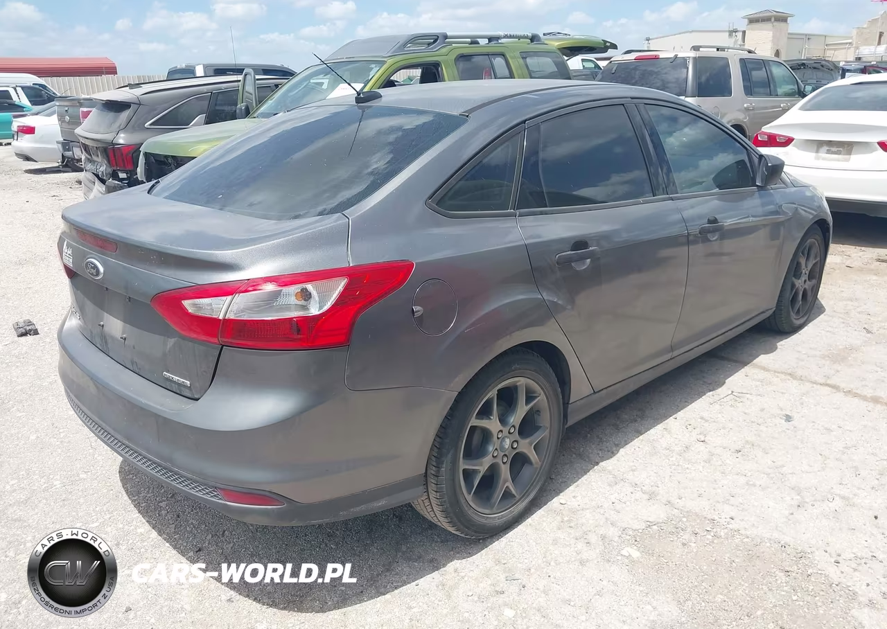 2013 Ford Focus S VIN:1FADP3E28DL372575 - 4