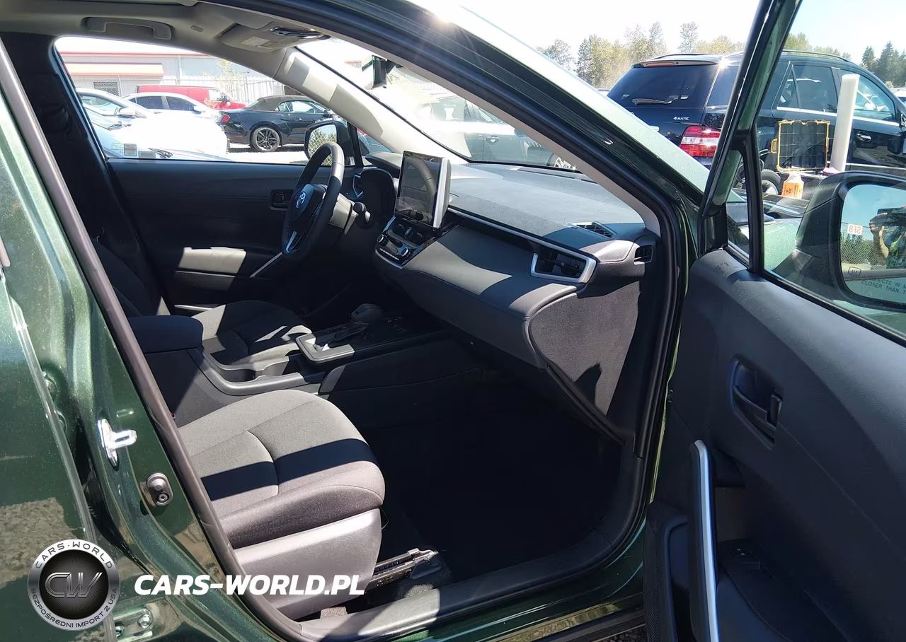 2026 Toyota Corolla Cross Le VIN:7MUBAABG2TV170809 - 18