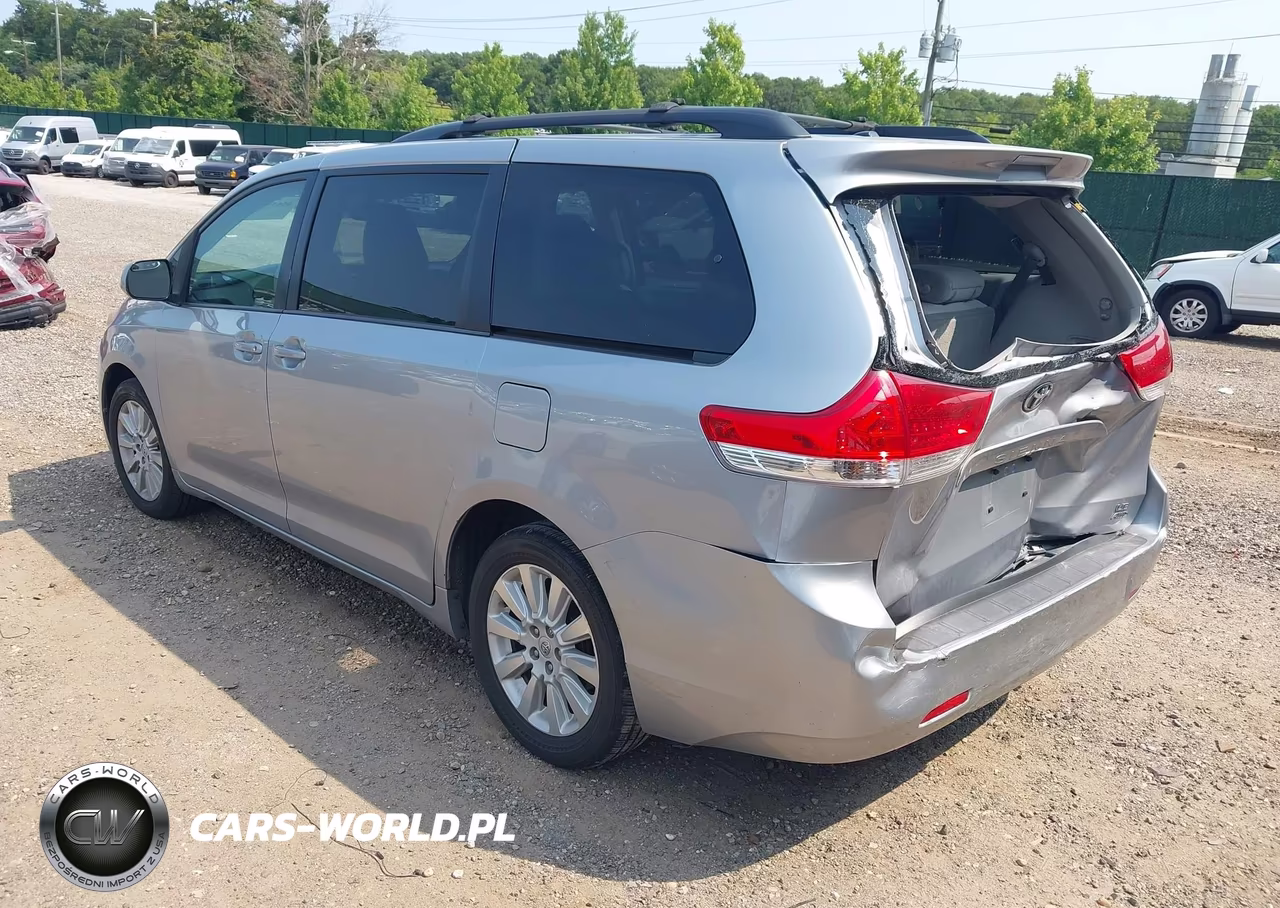 2014 Toyota Sienna Le 7 Passenger VIN:5TDJK3DC8ES088840 - 3