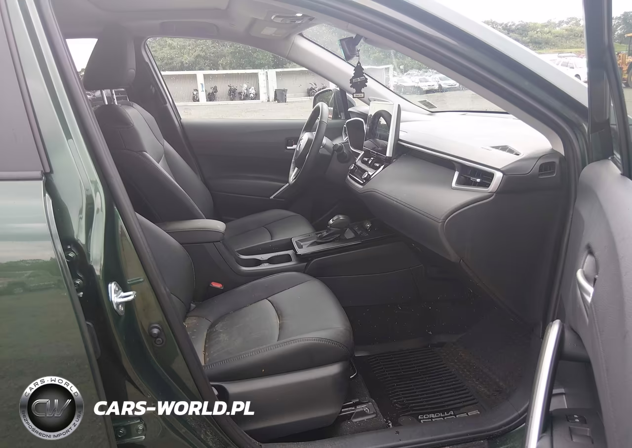 2026 Toyota Corolla Cross Xle VIN:7MUDAABG9TV164630 - 5