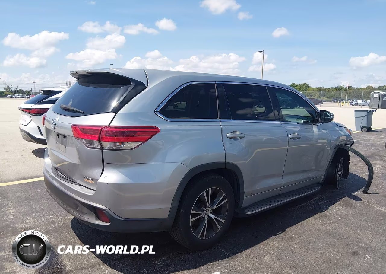 2017 Toyota Highlander Le VIN:5TDZARFH6HS028917 - 4