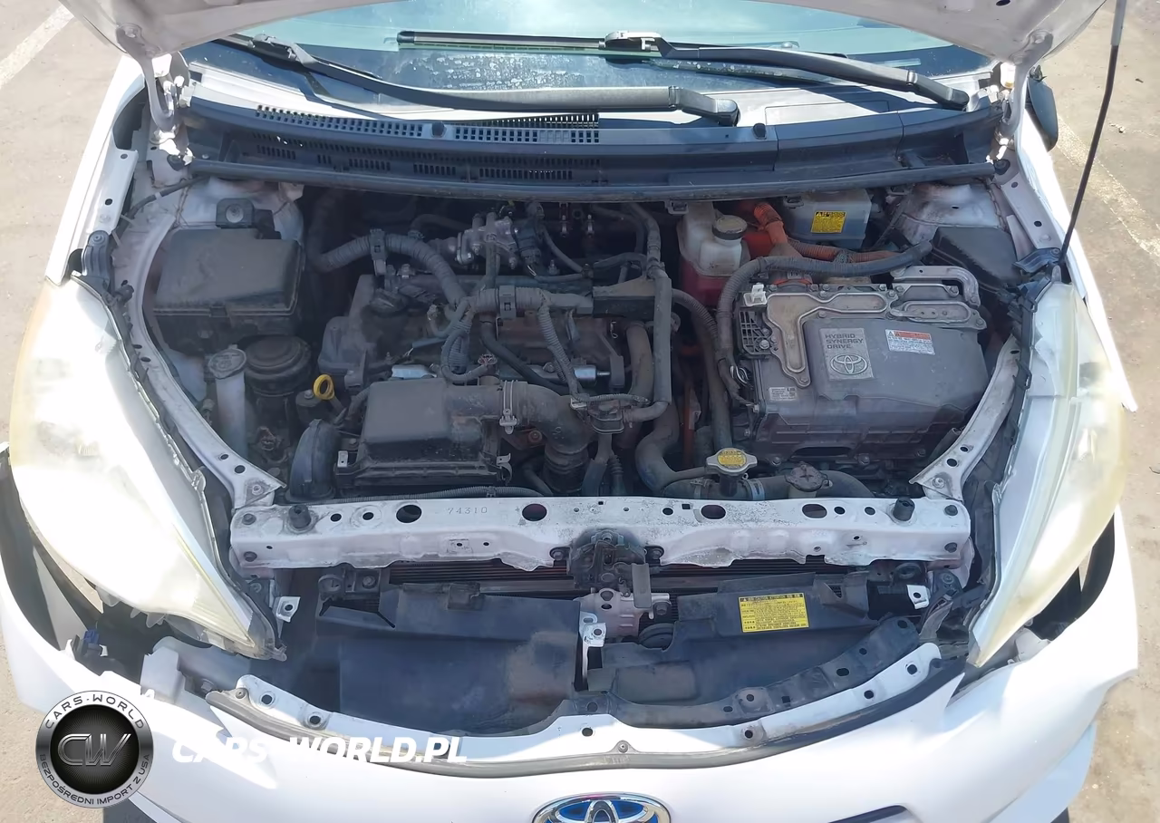 2013 Toyota Prius C One VIN:JTDKDTB35D1555886 - 10