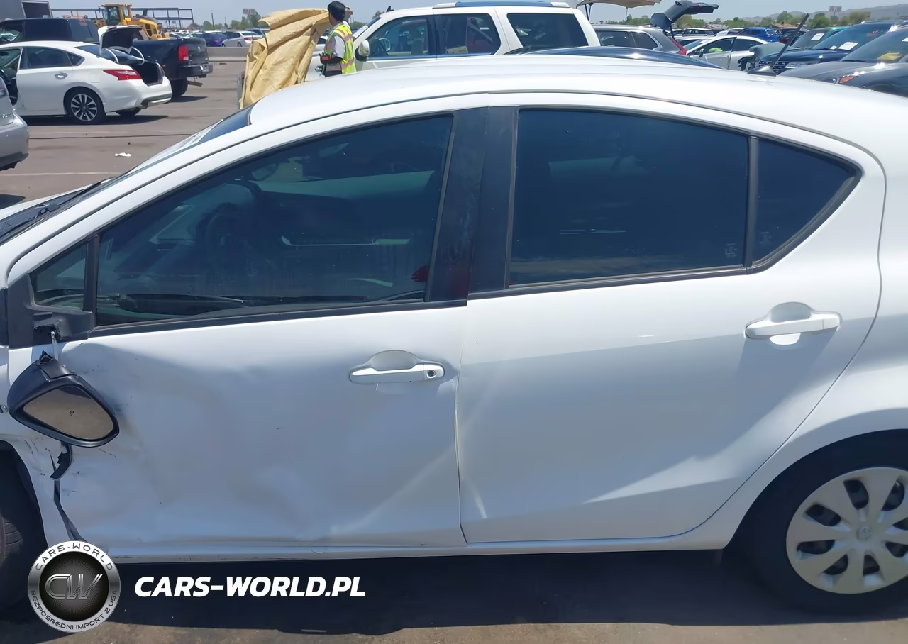 2013 Toyota Prius C One VIN:JTDKDTB35D1555886 - 14