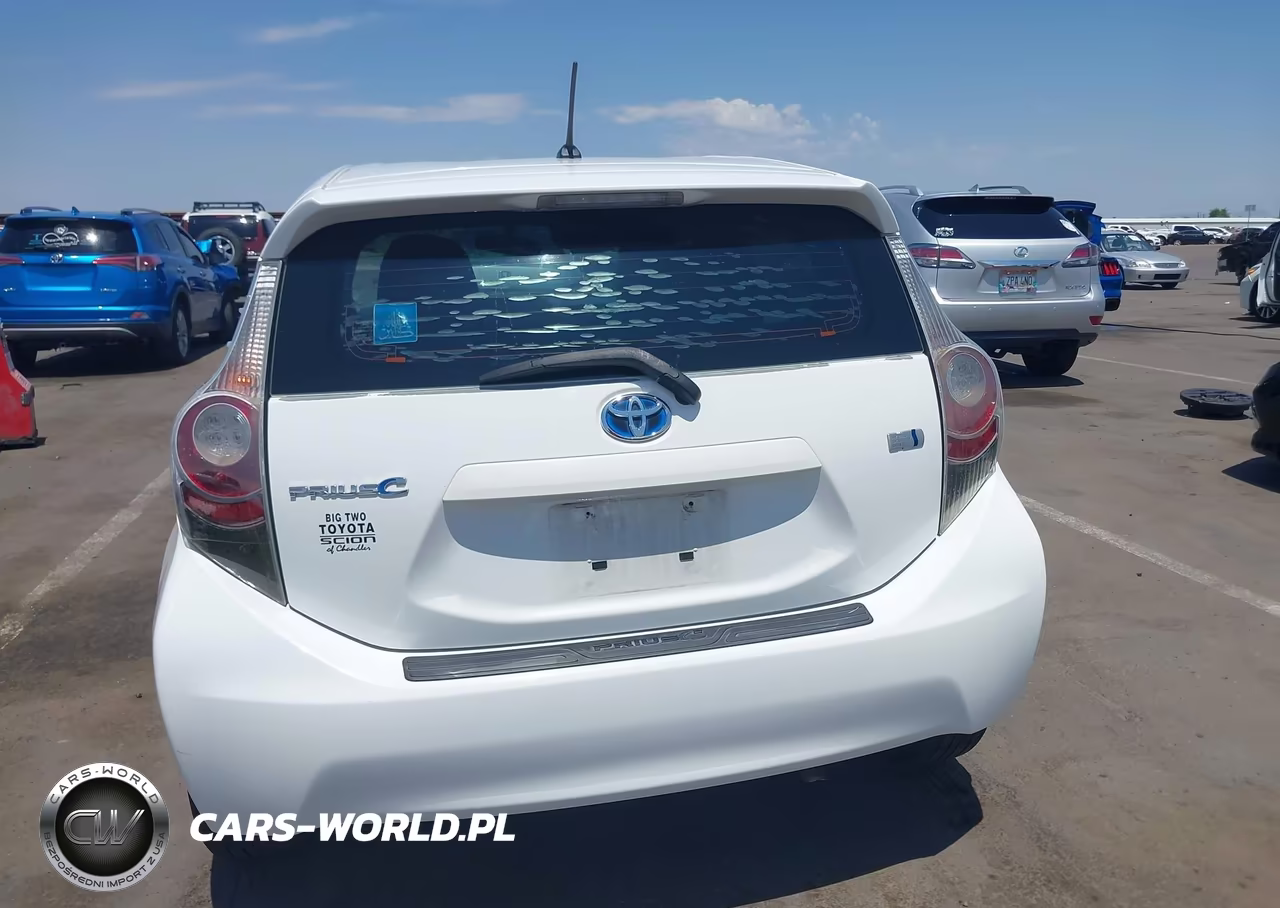 2013 Toyota Prius C One VIN:JTDKDTB35D1555886 - 16