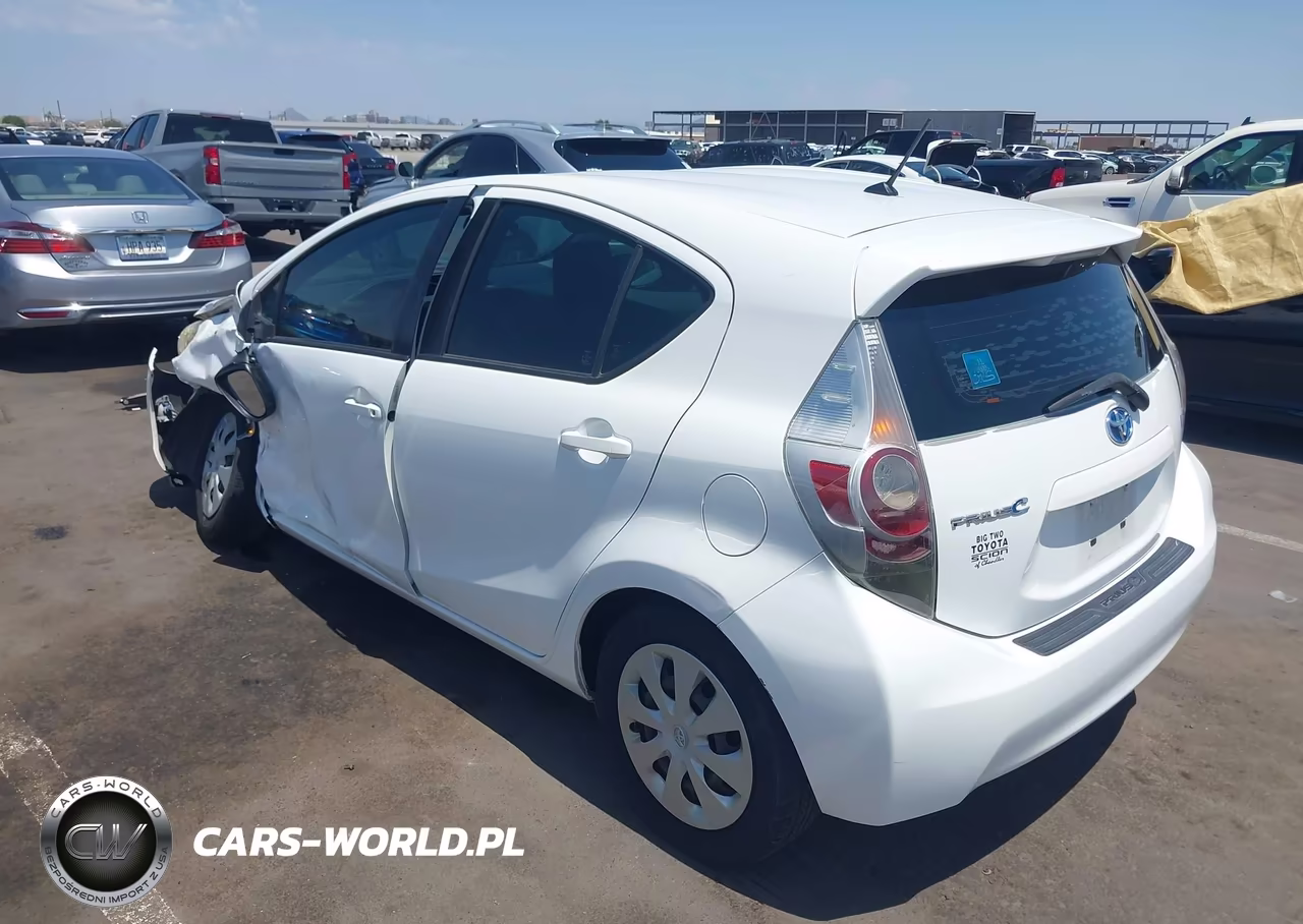 2013 Toyota Prius C One VIN:JTDKDTB35D1555886 - 3