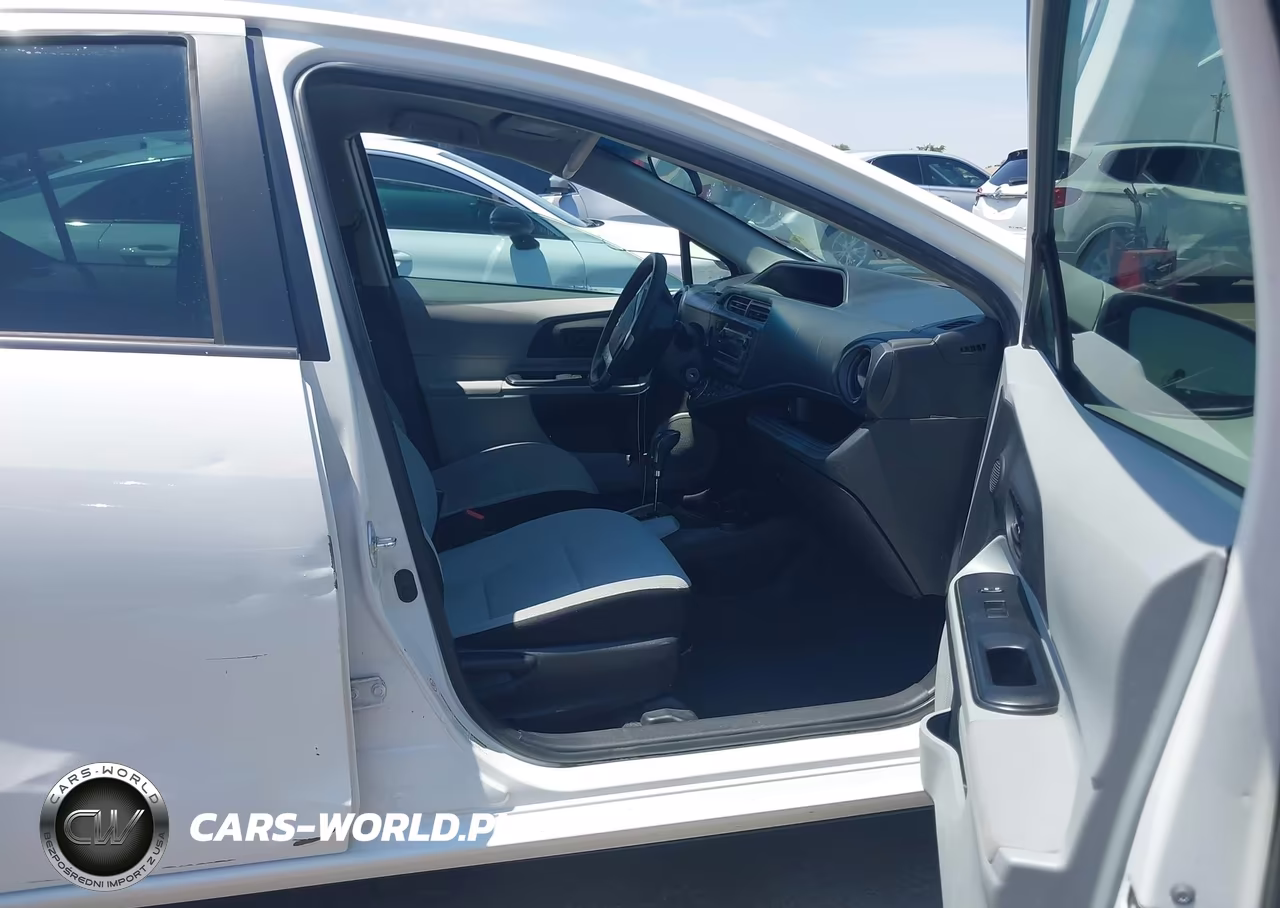 2013 Toyota Prius C One VIN:JTDKDTB35D1555886 - 5