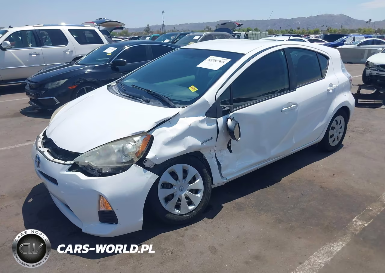 2013 Toyota Prius C One VIN:JTDKDTB35D1555886 - 6