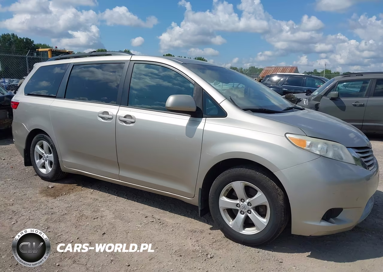 2015 Toyota Sienna Le 8 Passenger
