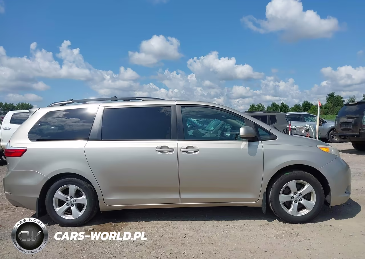 2015 Toyota Sienna Le 8 Passenger VIN:5TDKK3DC6FS585195 - 13