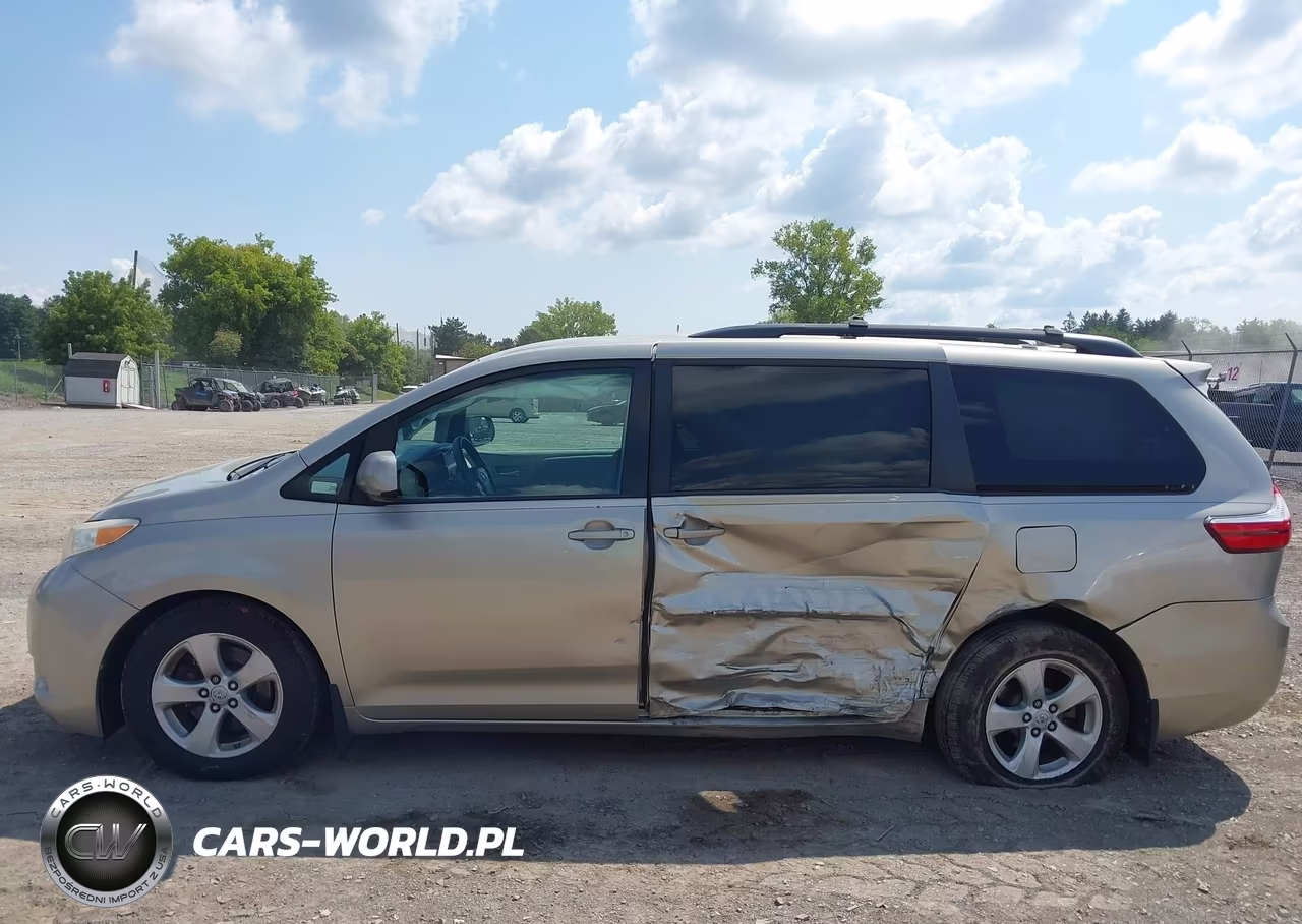 2015 Toyota Sienna Le 8 Passenger VIN:5TDKK3DC6FS585195 - 14