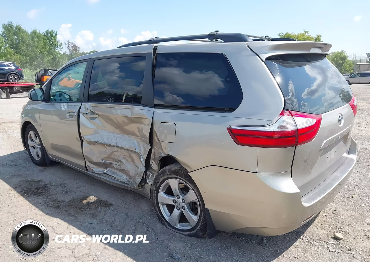 2015 Toyota Sienna Le 8 Passenger VIN:5TDKK3DC6FS585195 - 3