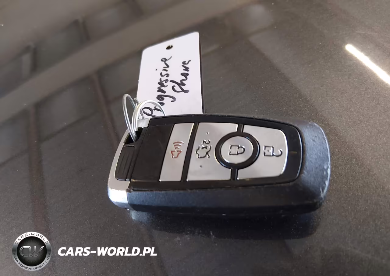 2018 Ford Fusion Hybrid S VIN:3FA6P0UU4JR122449 - 11