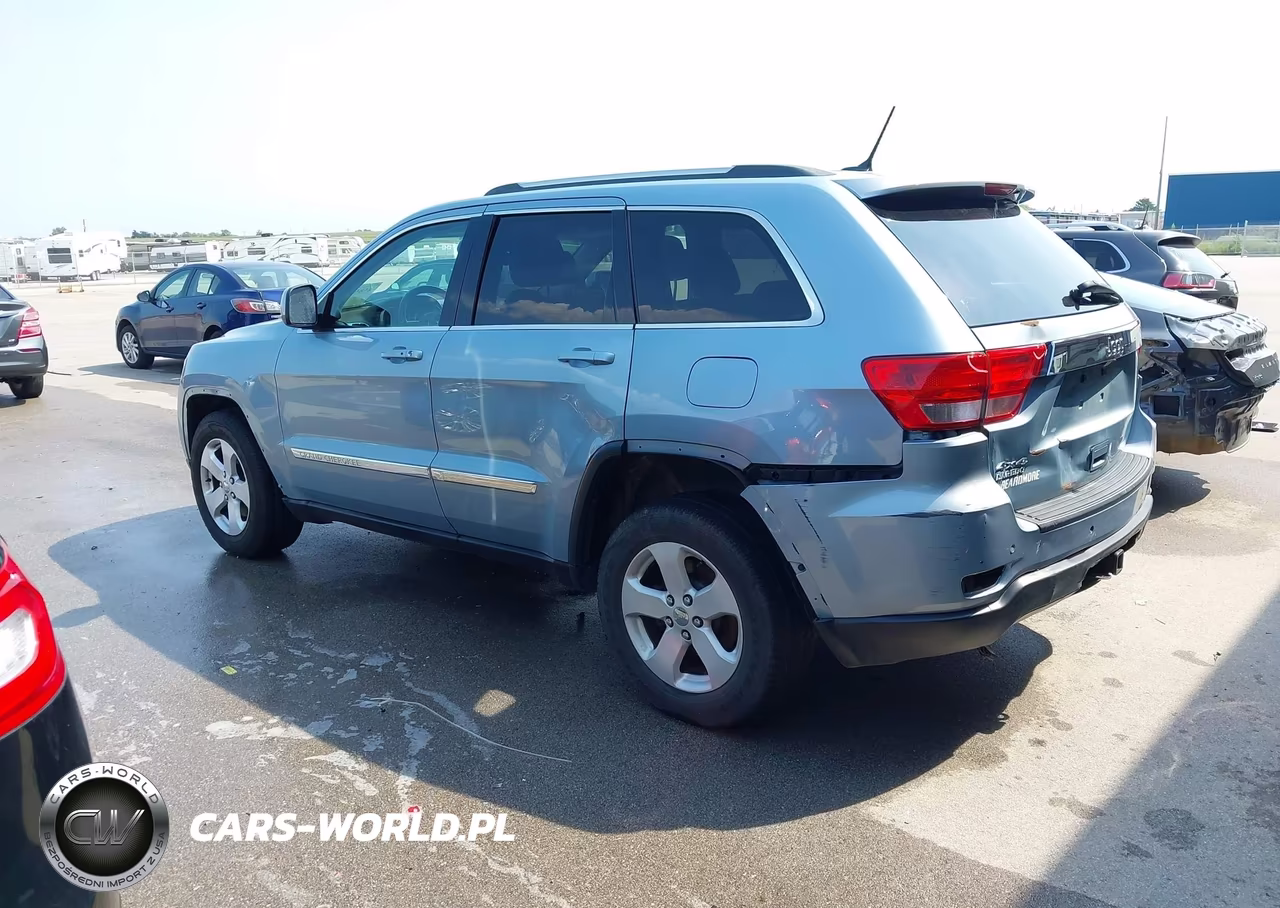 2013 Jeep Grand Cherokee Laredo VIN:1C4RJFAG3DC555385 - 3