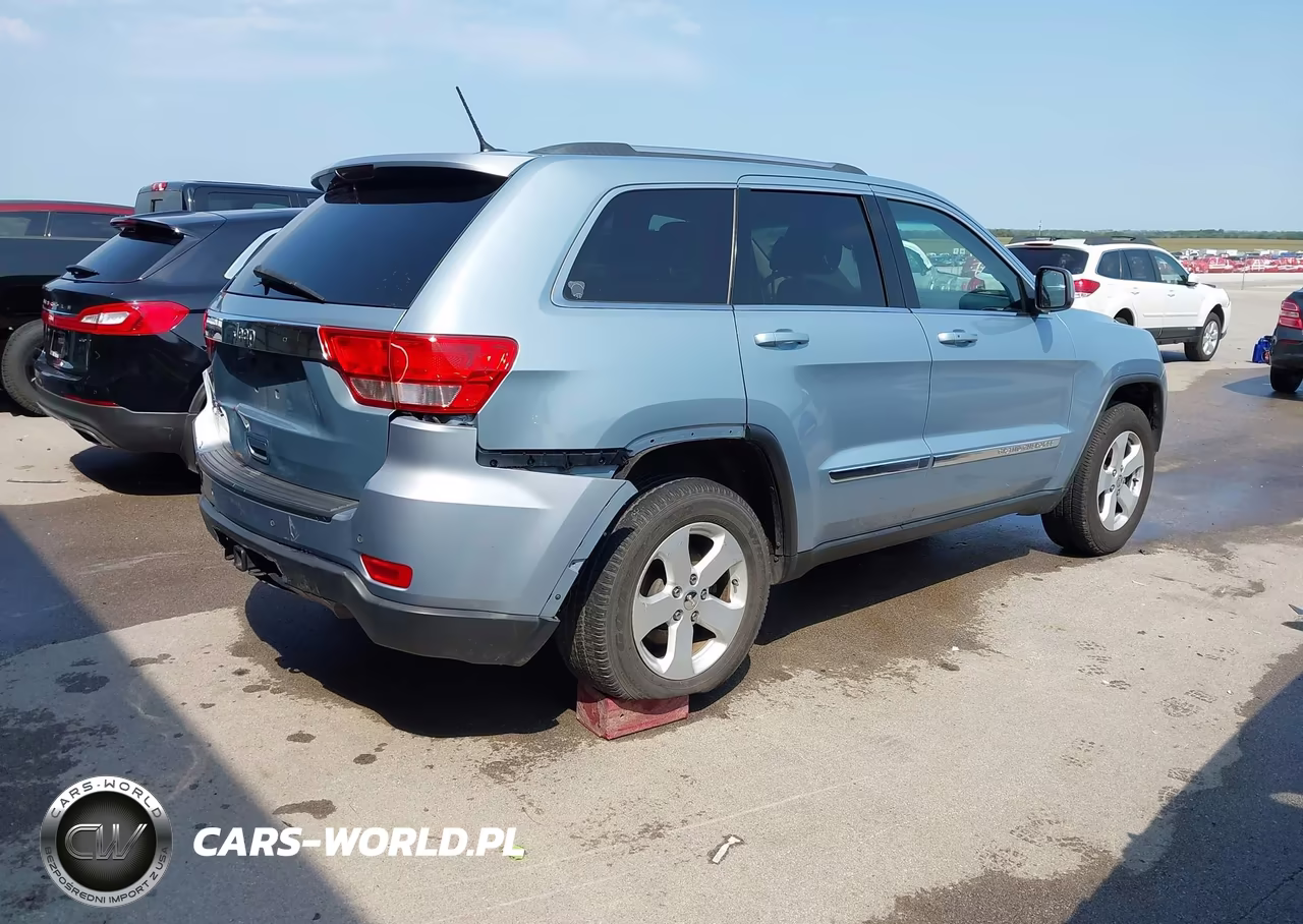 2013 Jeep Grand Cherokee Laredo VIN:1C4RJFAG3DC555385 - 4