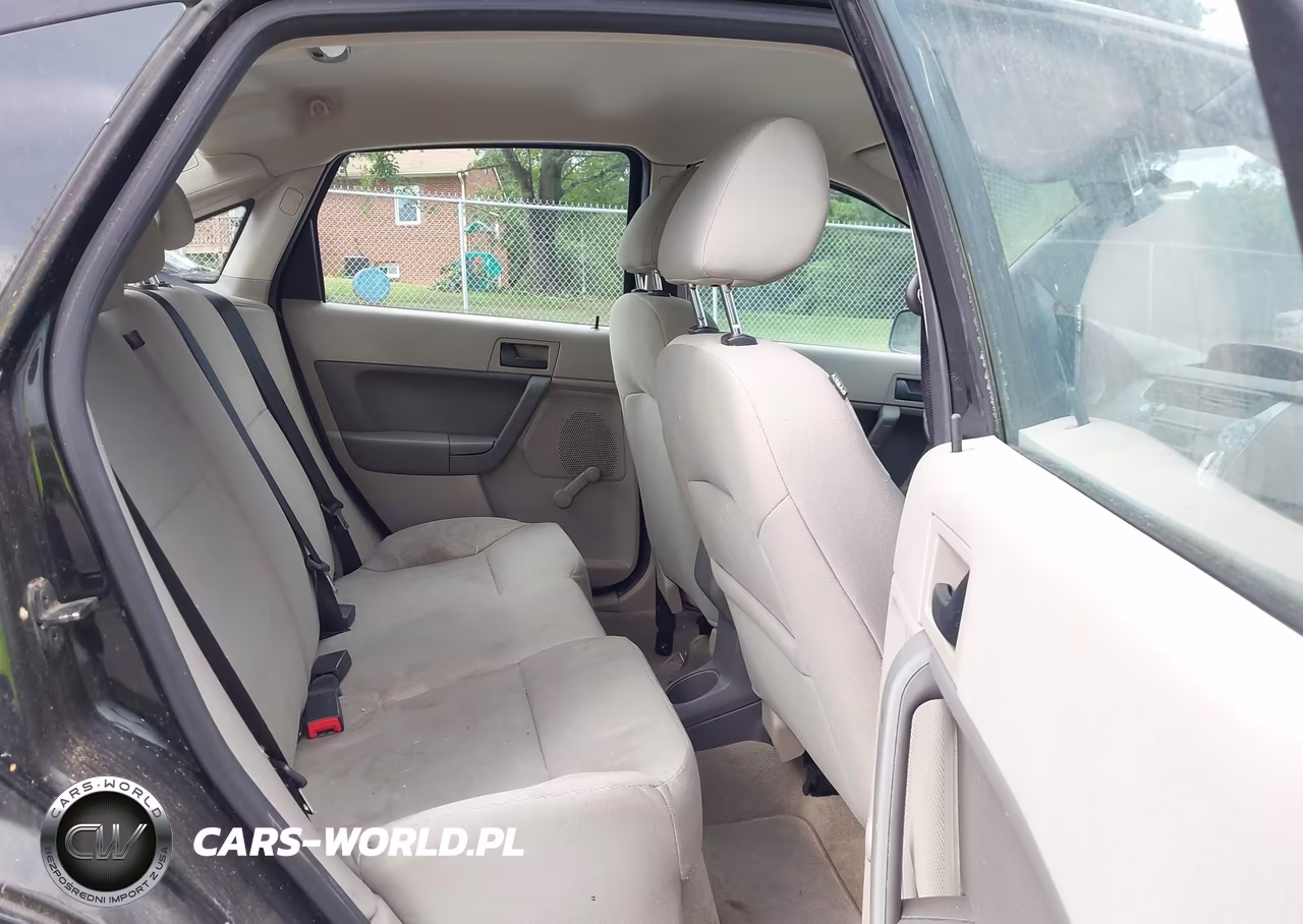 2010 Ford Focus S VIN:1FAHP3EN7AW140877 - 8