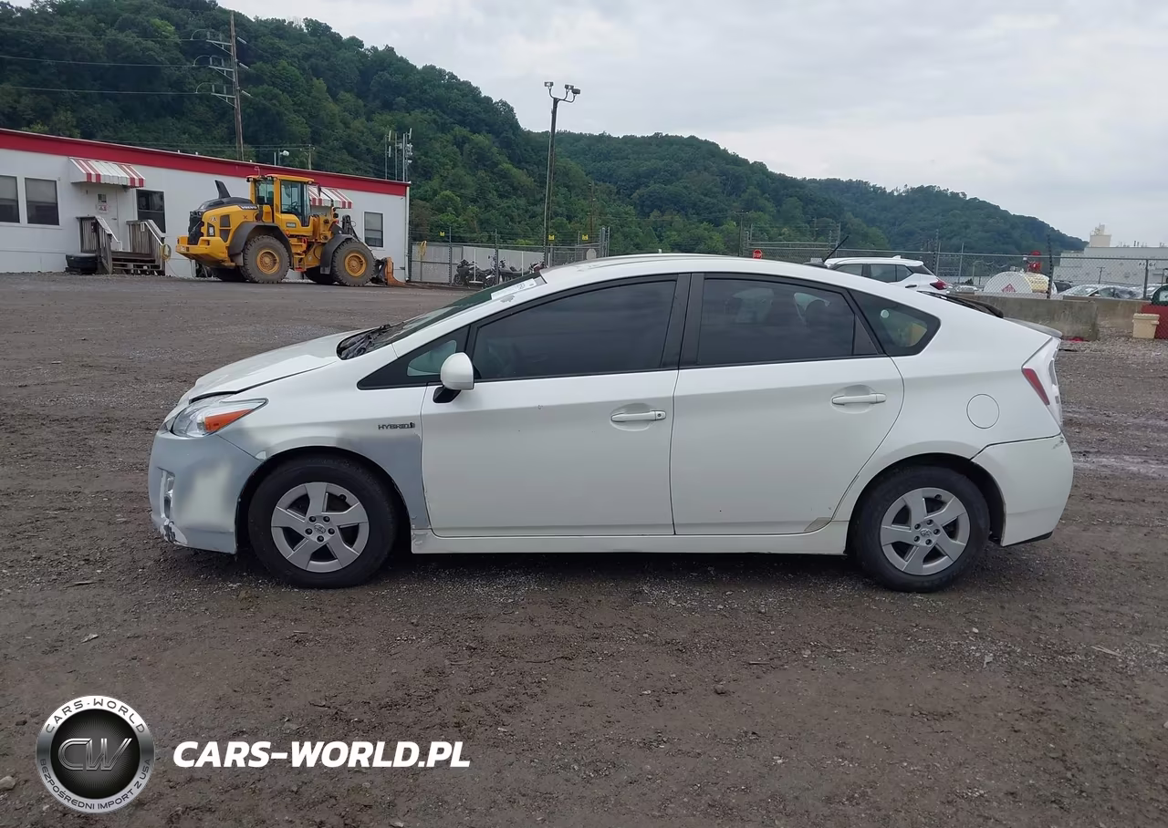 2011 Toyota Prius Two VIN:JTDKN3DU4B5330495 - 14