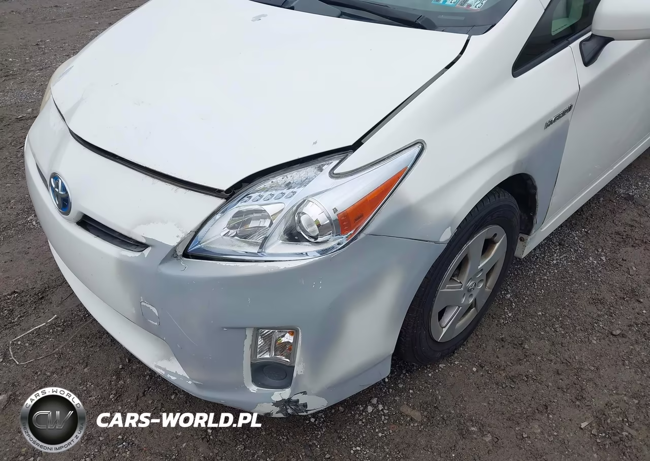 2011 Toyota Prius Two VIN:JTDKN3DU4B5330495 - 17