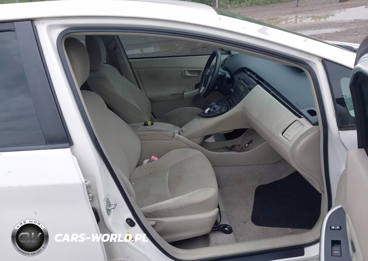 2011 Toyota Prius Two VIN:JTDKN3DU4B5330495 - 5