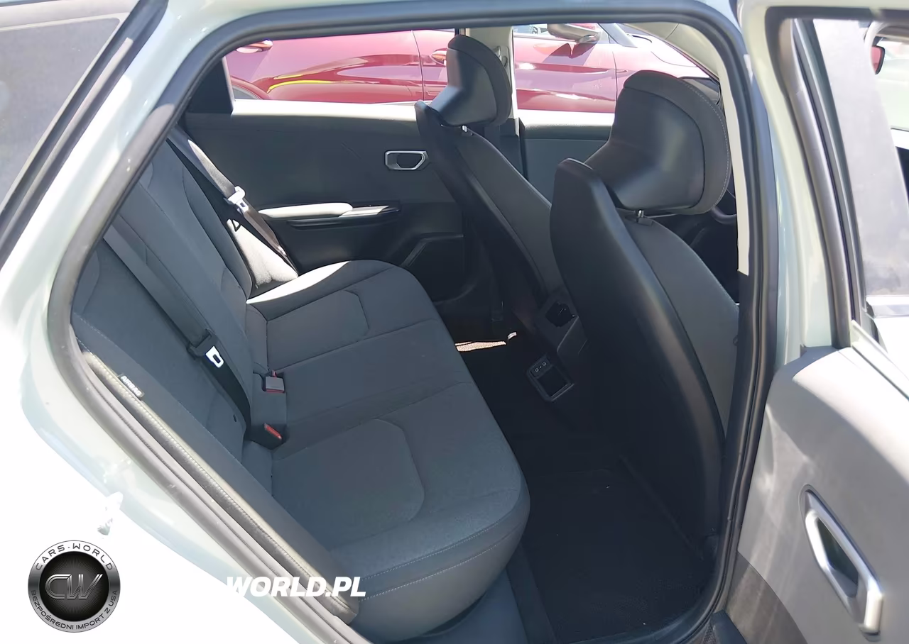 2025 Kia K4 Lxs VIN:3KPFT4DE4SE221688 - 8
