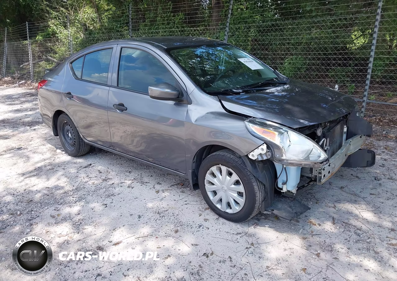 2017 Nissan Versa 1.6 S+