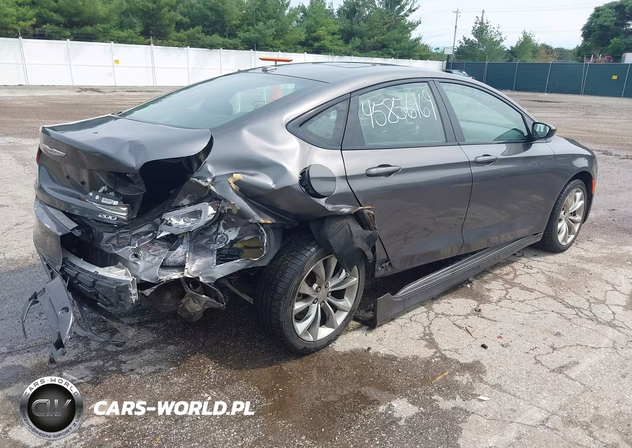 2015 Chrysler 200 S VIN:1C3CCCBB3FN500352 - 4