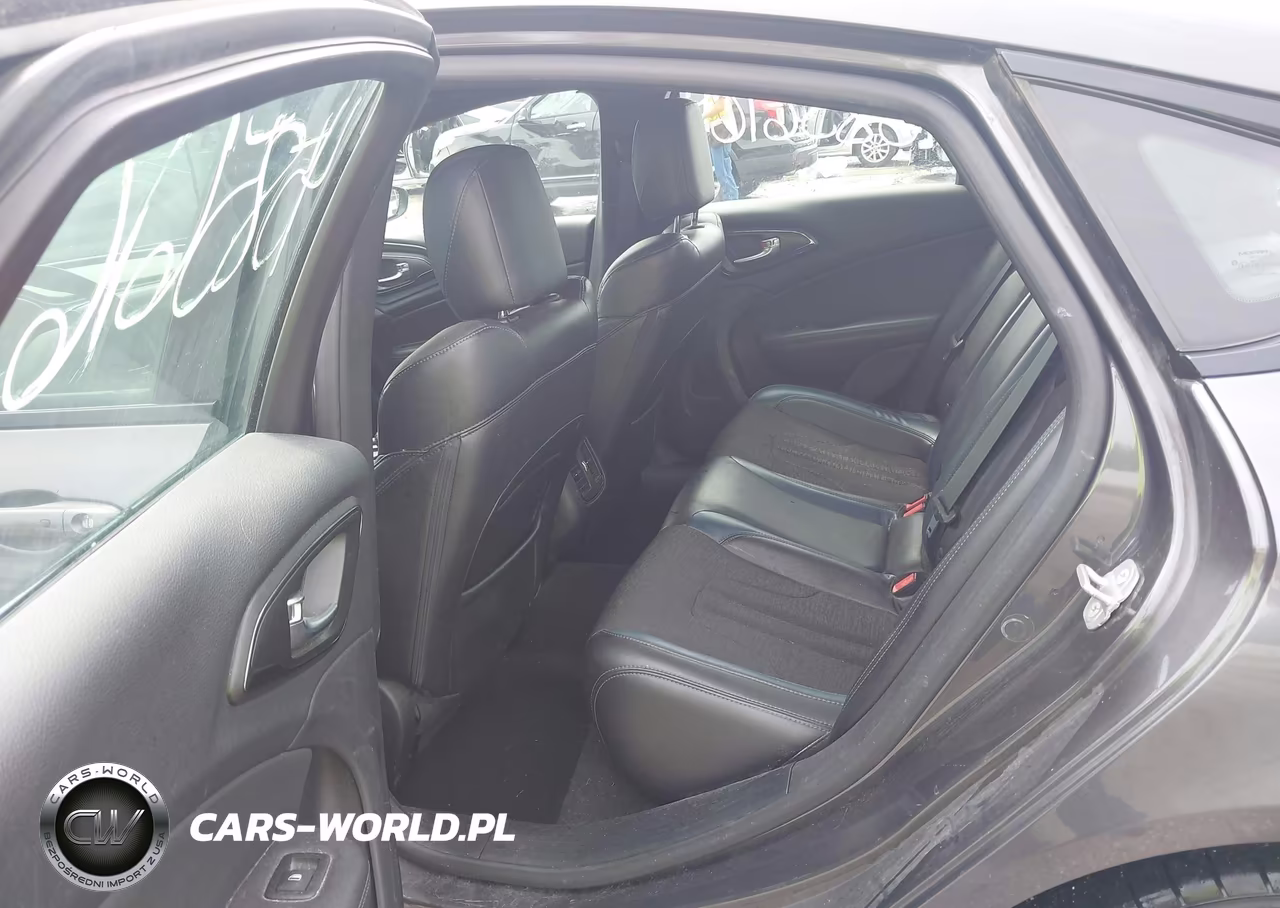 2015 Chrysler 200 S VIN:1C3CCCBB3FN500352 - 8