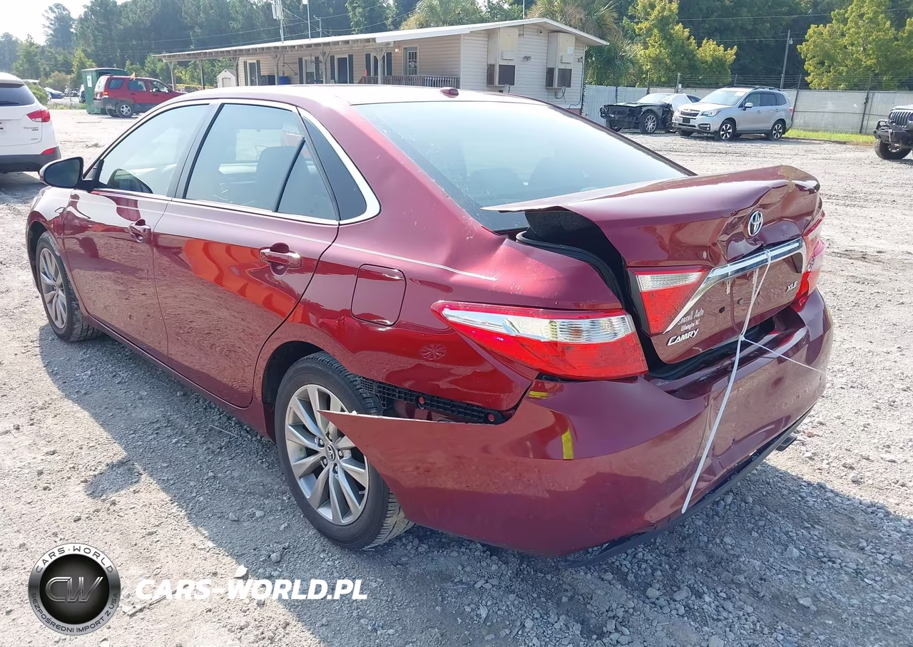 2016 Toyota Camry Xle VIN:4T1BF1FK3GU560518 - 3