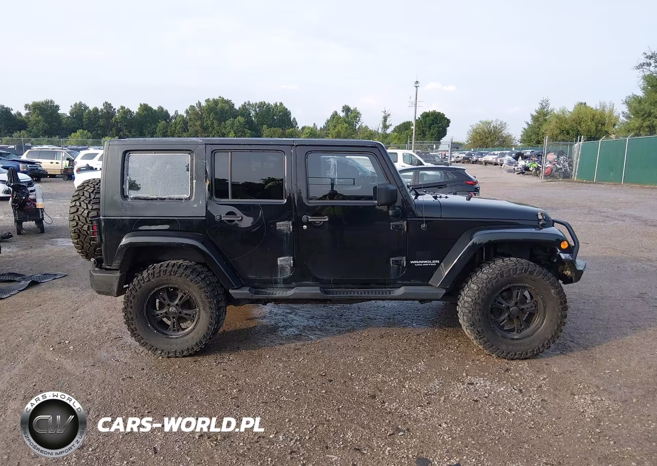 2008 Jeep Wrangler Unlimited Sahara VIN:1J4GA59198L503440 - 13