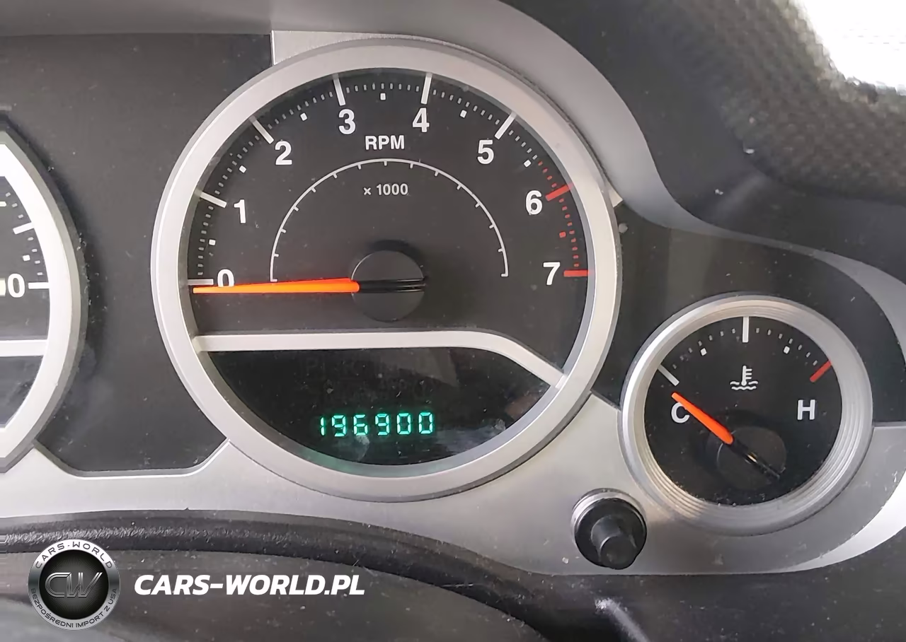 2008 Jeep Wrangler Unlimited Sahara VIN:1J4GA59198L503440 - 15