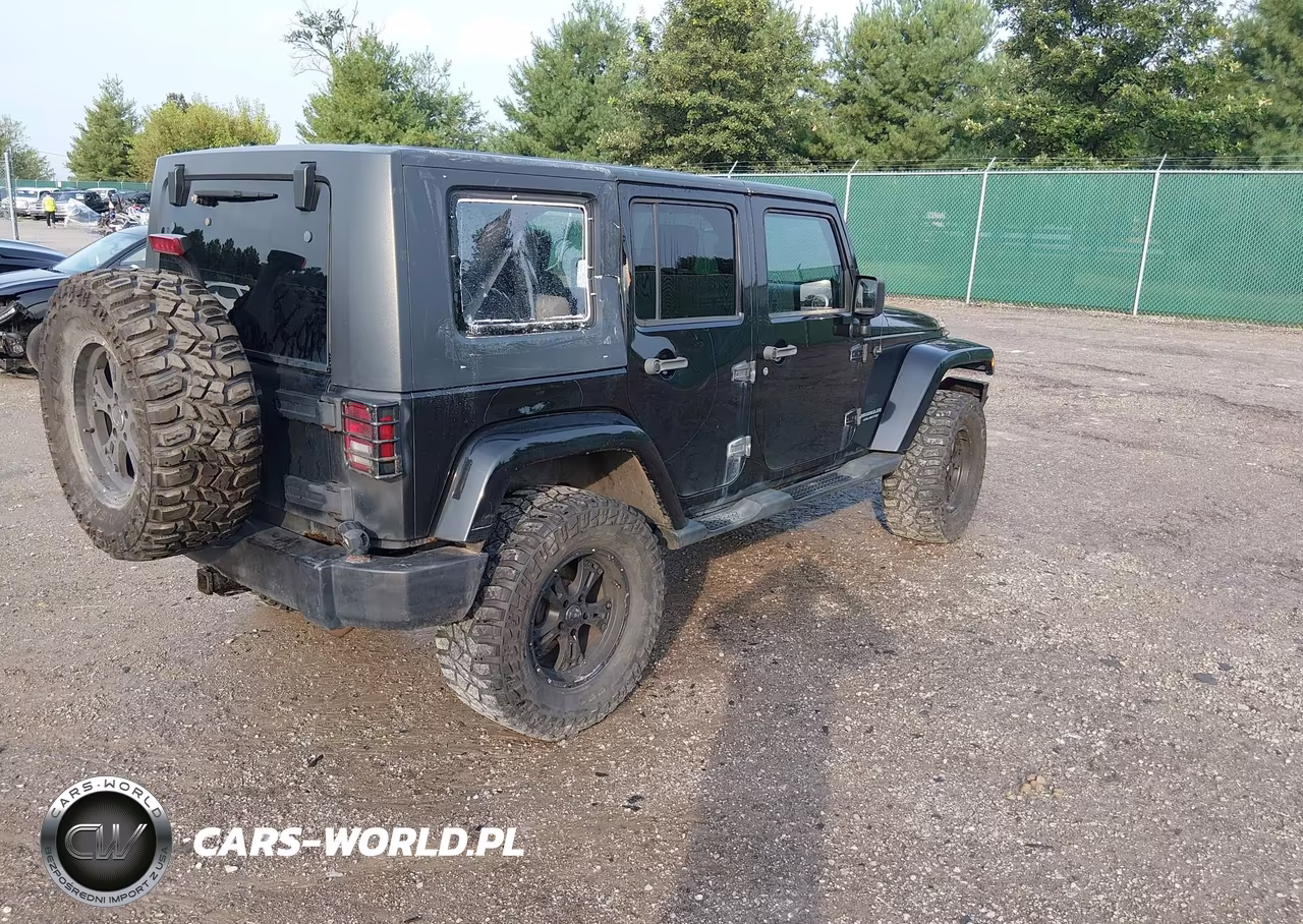 2008 Jeep Wrangler Unlimited Sahara VIN:1J4GA59198L503440 - 4