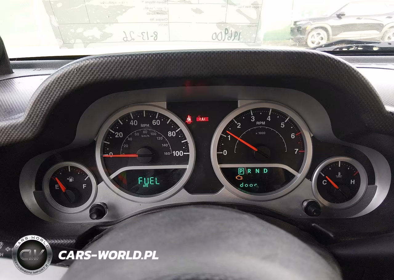 2008 Jeep Wrangler Unlimited Sahara VIN:1J4GA59198L503440 - 7
