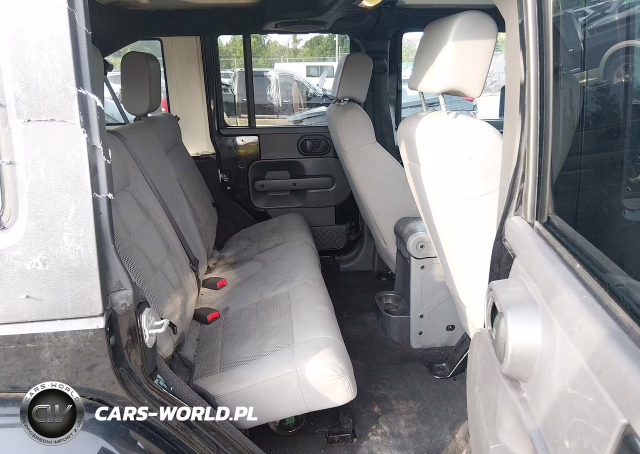 2008 Jeep Wrangler Unlimited Sahara VIN:1J4GA59198L503440 - 8