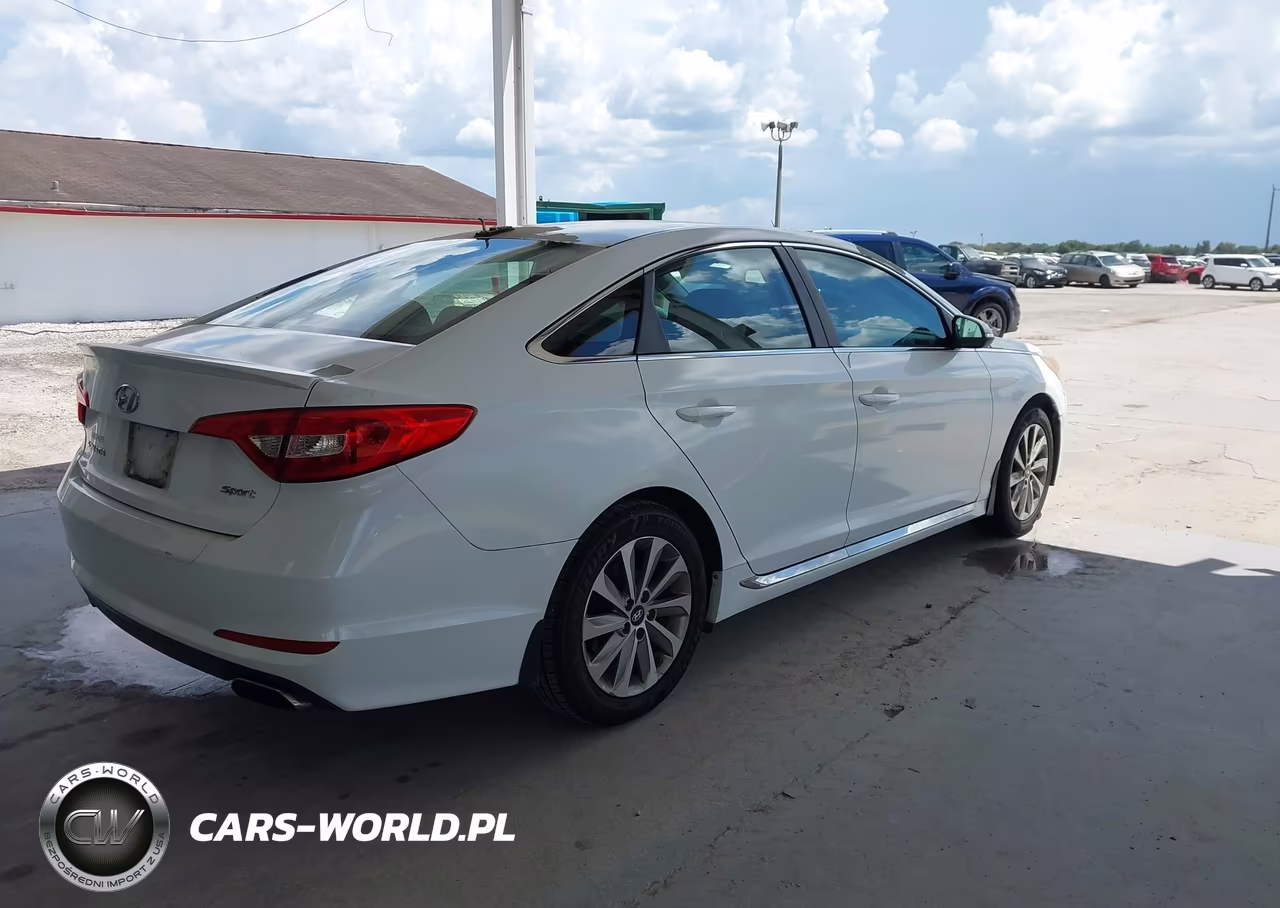 2016 Hyundai Sonata Sport VIN:5NPE34AF3GH268769 - 4