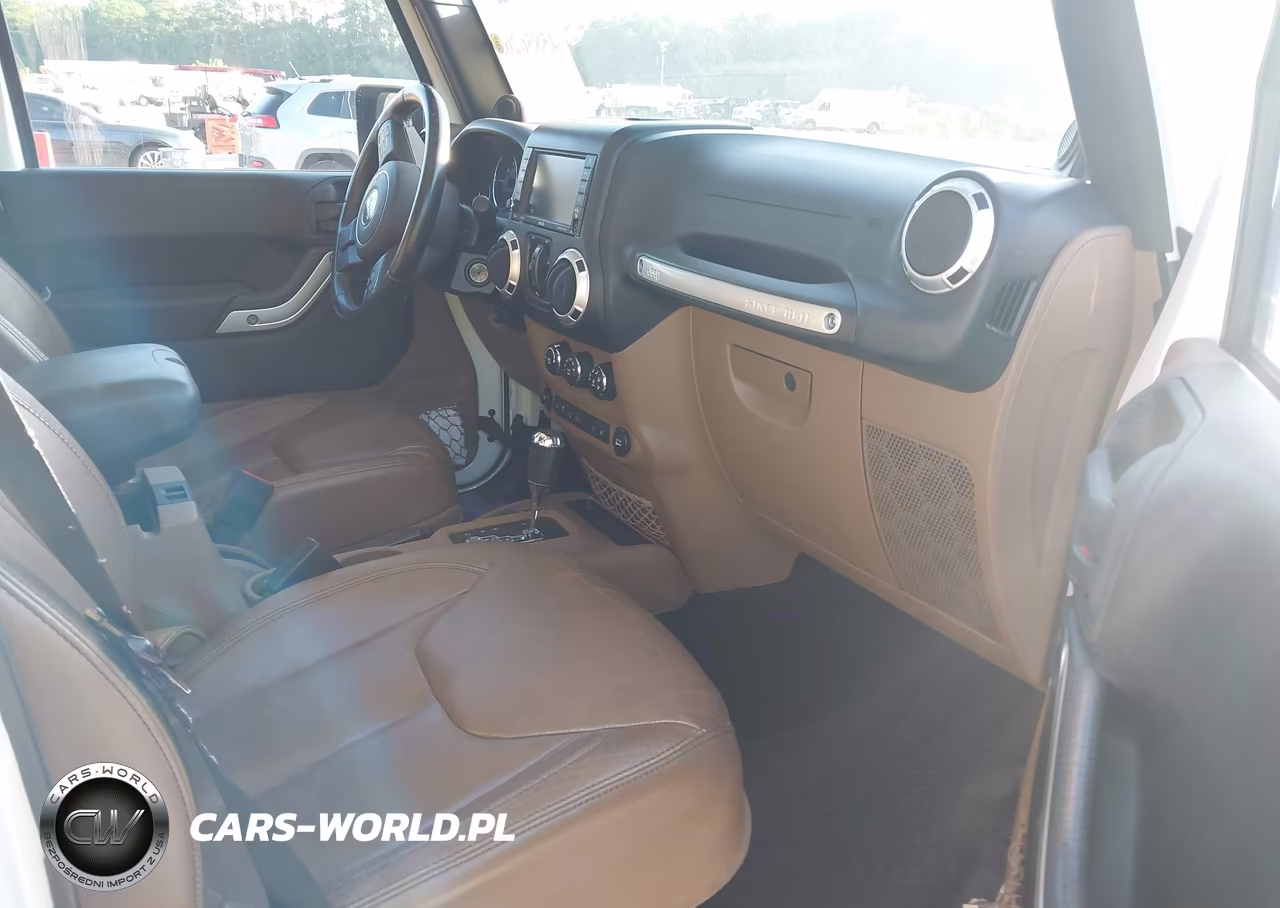 2013 Jeep Wrangler Unlimited Sahara VIN:1C4BJWEG1DL530612 - 5