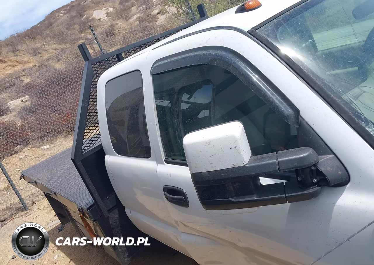 2005 Chevrolet Silverado 3500 Chassis VIN:1GBJK39255E103157 - 17