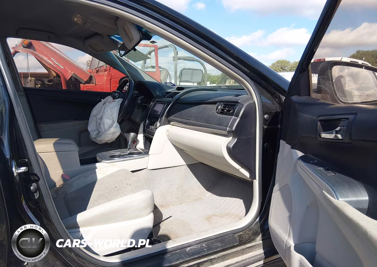 2014 Toyota Camry Hybrid Le VIN:4T1BD1FK9EU110214 - 5