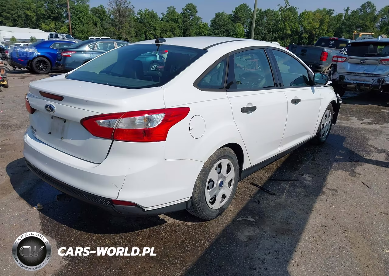 2014 Ford Focus S VIN:1FADP3E26EL127615 - 4