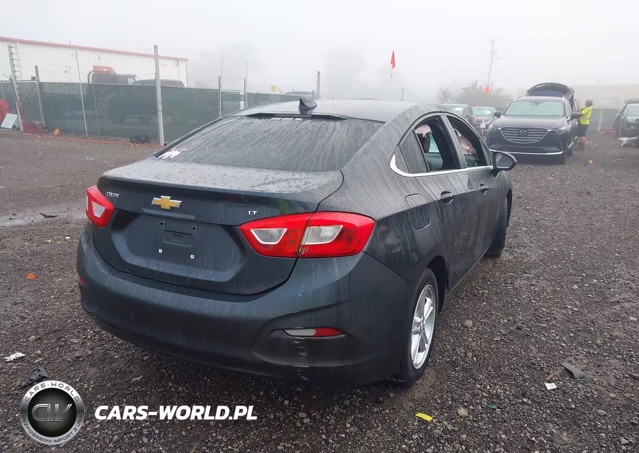 2017 Chevrolet Cruze Lt Auto VIN:1G1BE5SM1H7135006 - 4